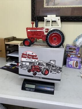 International Ertl 1256 Turbo Diecast Tractor with Cab and Duals 1/16th Lot #30